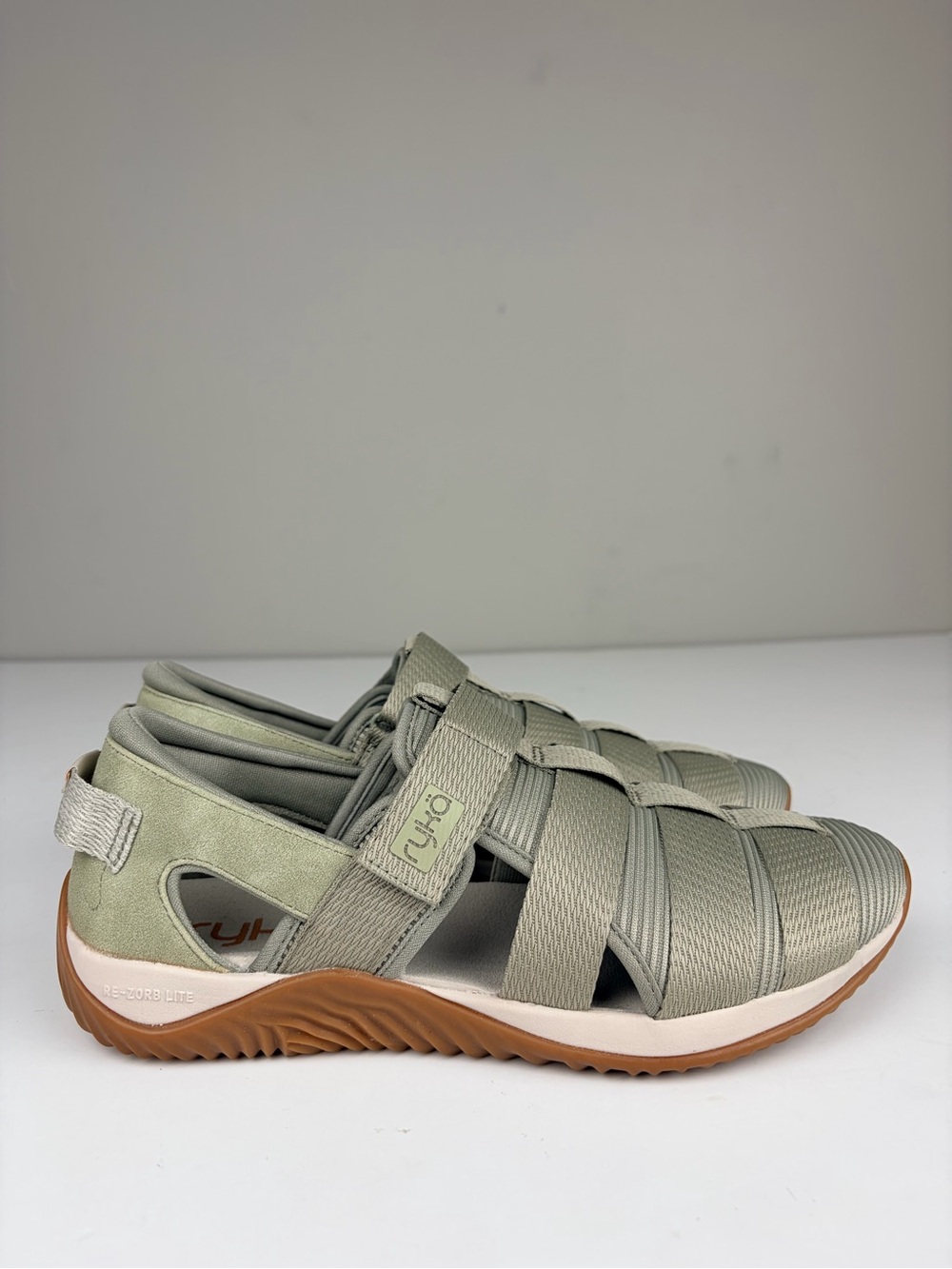 Ryka Echo Fisherman Sneakers Sage Green Hook & Loop Shoes‎ 9.5